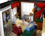 LEGO® Ideas Home Alone - Image 4